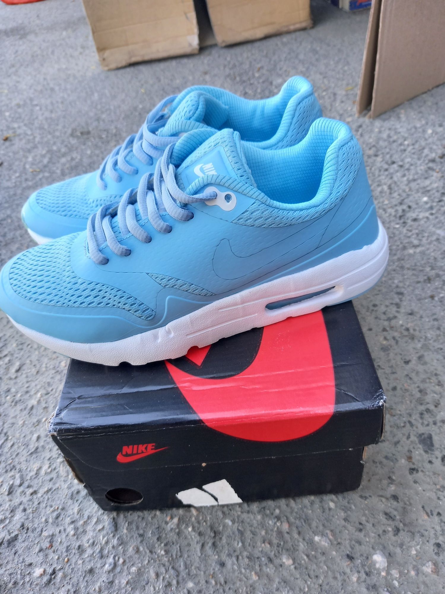 Кросівки жіночі Nike air max