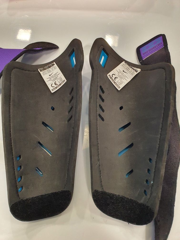 Caneleiras Nike para futebol/futsal