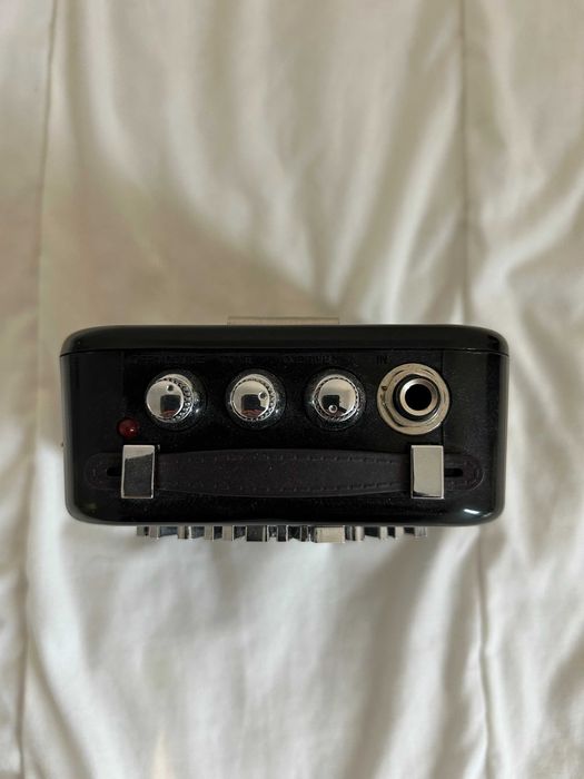 Honeytone mini amp for electric guitar excellent condition for 22,-