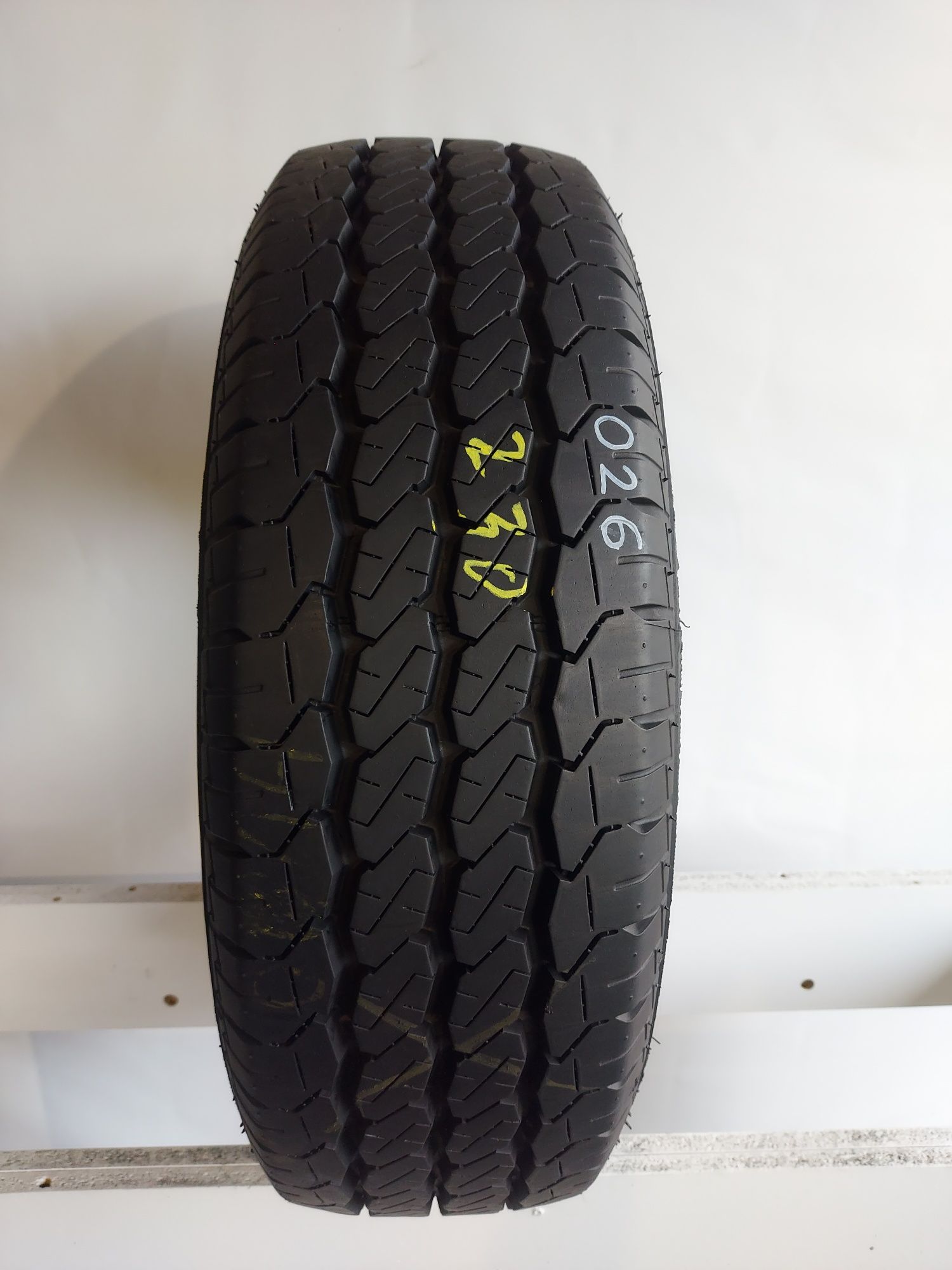 Opona pojedyncza 205/70/15 C Lassa transway 9,3 mm