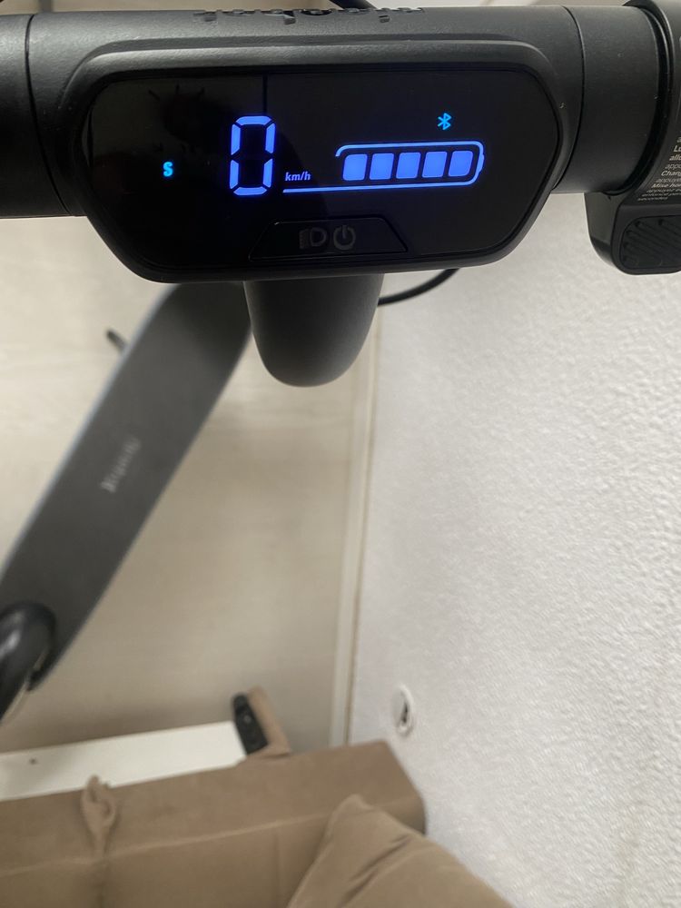 Trotinete como nova pouco uso troco por not book com carregador.