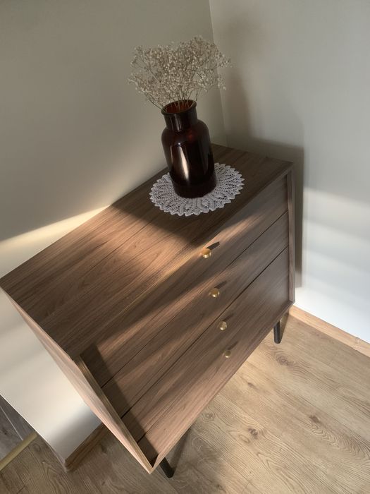 Komoda szafka salon czekoladowa brązowa dąb 4 szuflady czarne nogi