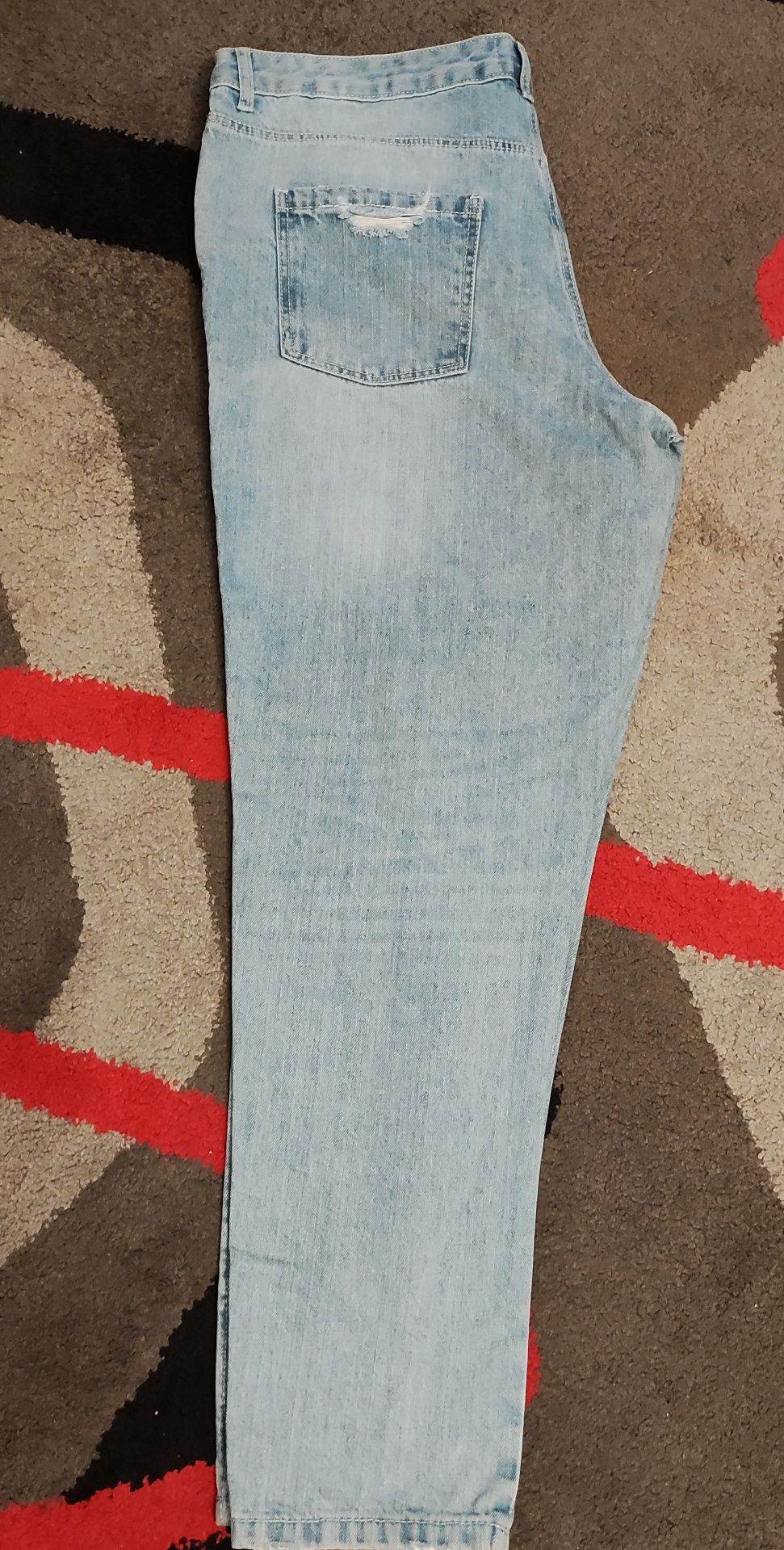 Nowe z metkami spodnie jeans
