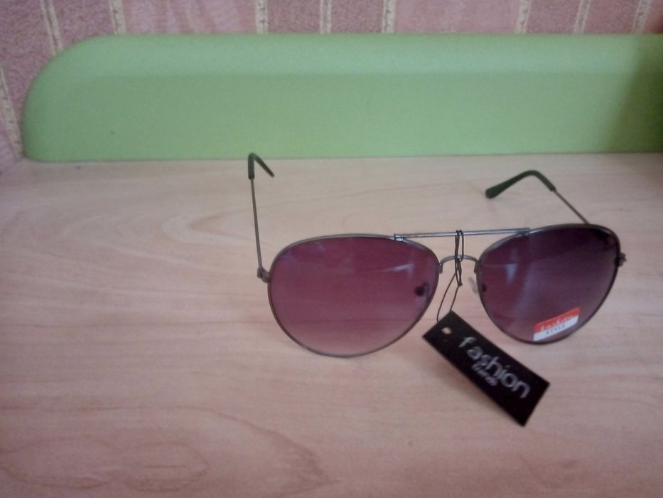 Сонцезахисні окуляри чоловічі в металевій оправі fashion trends. Нові.