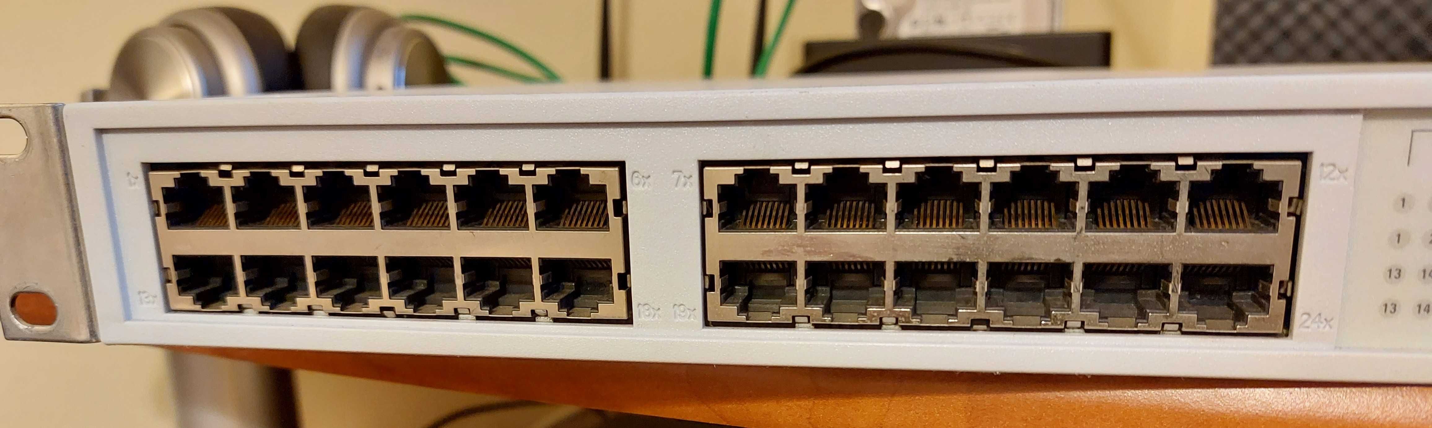 Switch 3Com SuperStack 3_3300 TM 24x100/10 + 1x1000 - KRK