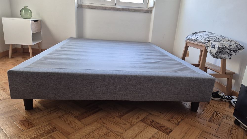 Cama de casal - cinza claro