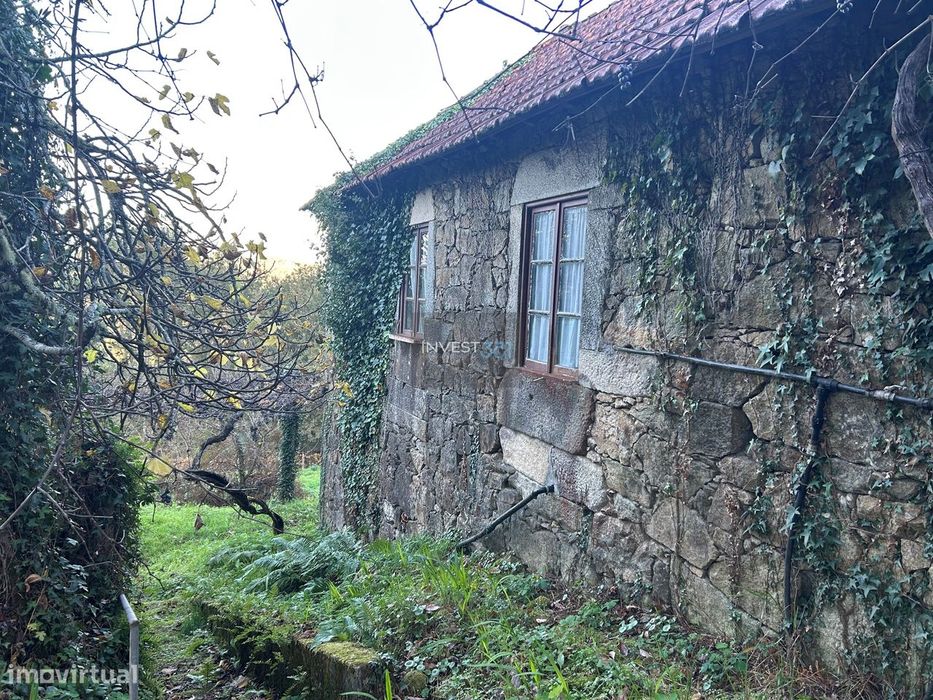 Investimento com charme rural:  casa de pedra e 3.780 m² de terreno em