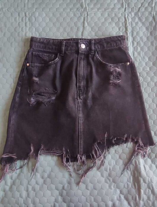 Saia Bershka ganga preta rasgada