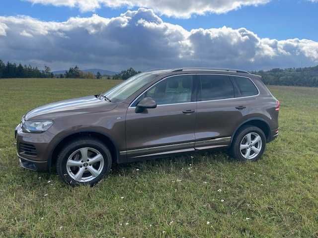 VW Touareg 3.0 TDI r-line , r-style  rok  2014