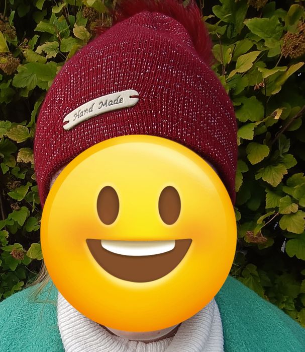 Komplet  rękawiczki i czerwona czapka jesienna 8-12 lat