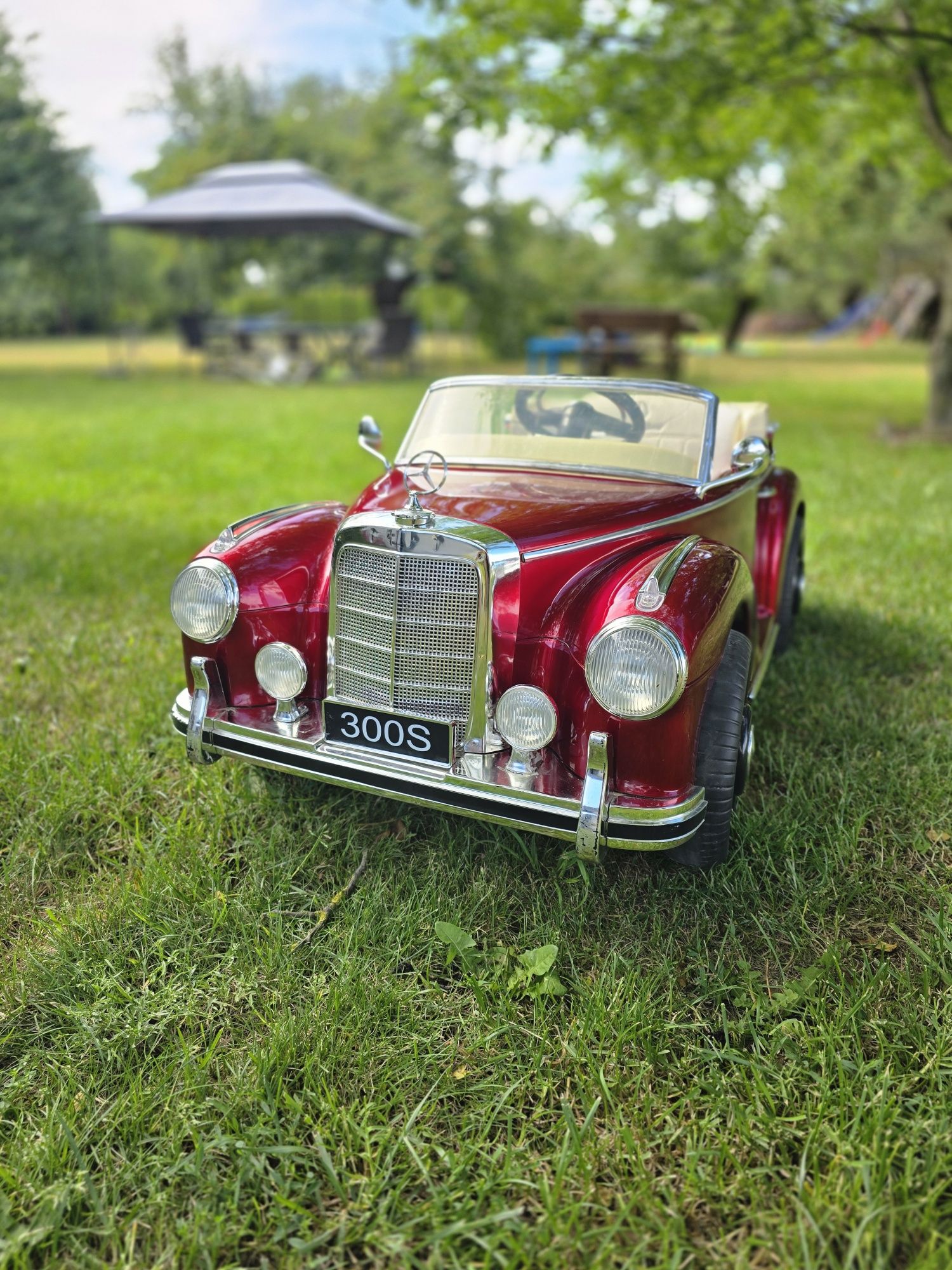 Mercedes Benz 300S Retro elektryczny samochodzik Pilot USB MP3 FM
