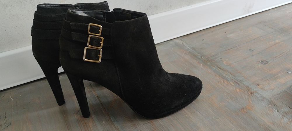 Новые замшевые   ботинки, сапоги ботильоны , черевики французского бре