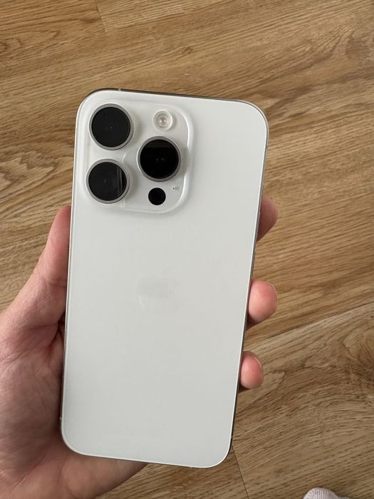 Iphone 15 pro 128 gb  bialy