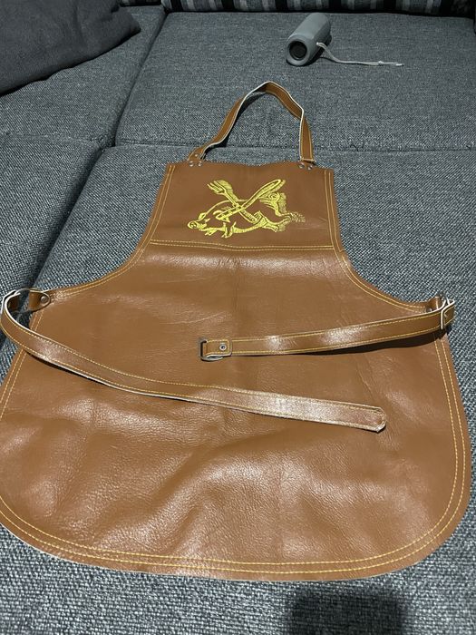 Фартук з натуральної шкіри.