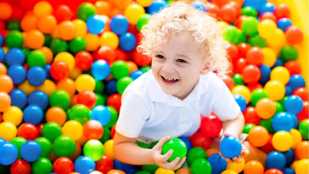 Piscina de bolinha, casinha