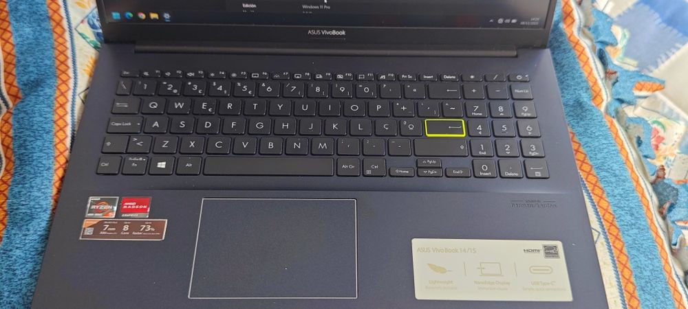 Portátil ASUS Vivobook 15 OLED Ryzen 5 4500, 16GB, 512GB, impecável