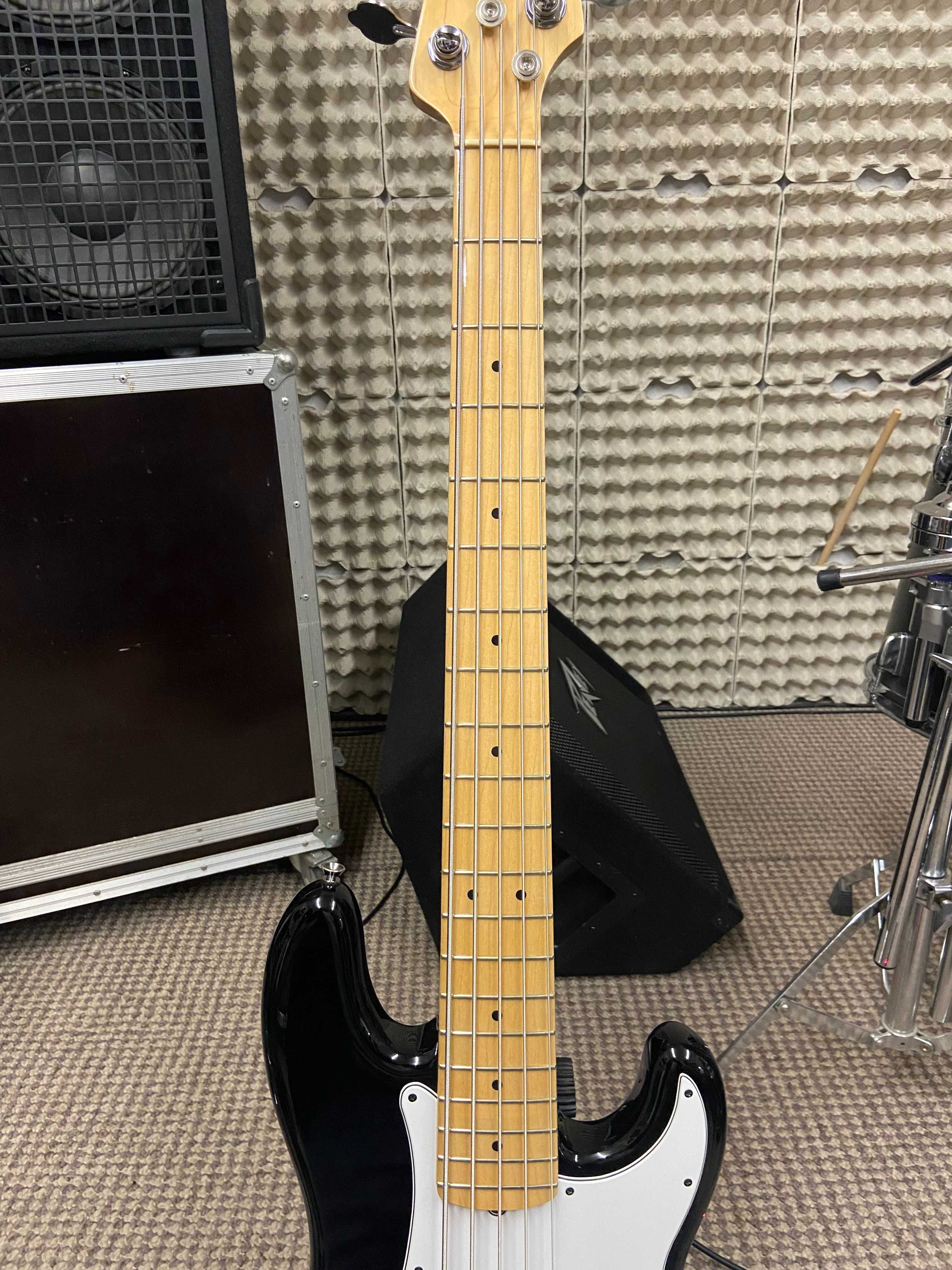 Gitara basowa - Fender American Standard Precision Bass V