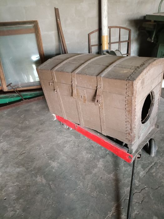 Buda dla psa z kufra