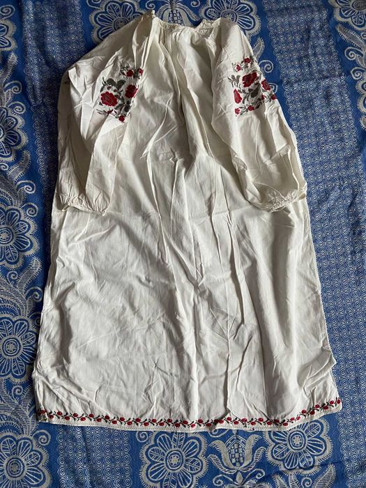 Стародавня вишивана сорочка хрестиком