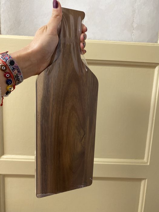 Conjunto de tábua com 2 facas para queijo