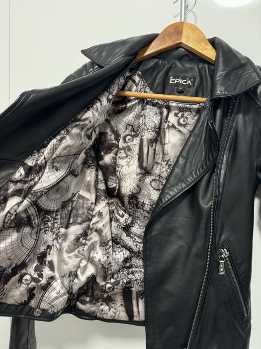 Жіноча шкіряна куртка