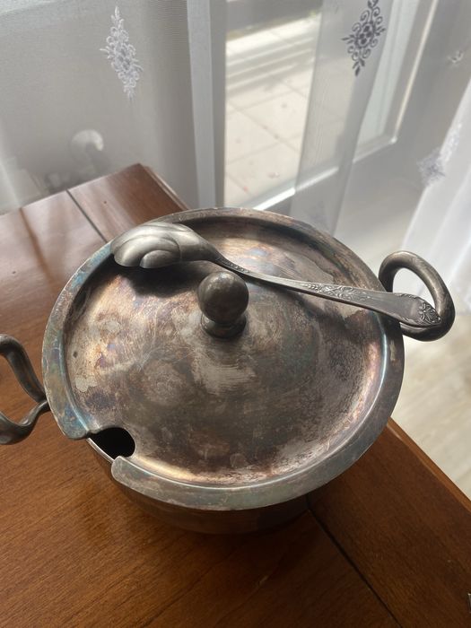 Zabytkowy garnek , (cukiernica )posrebrzany