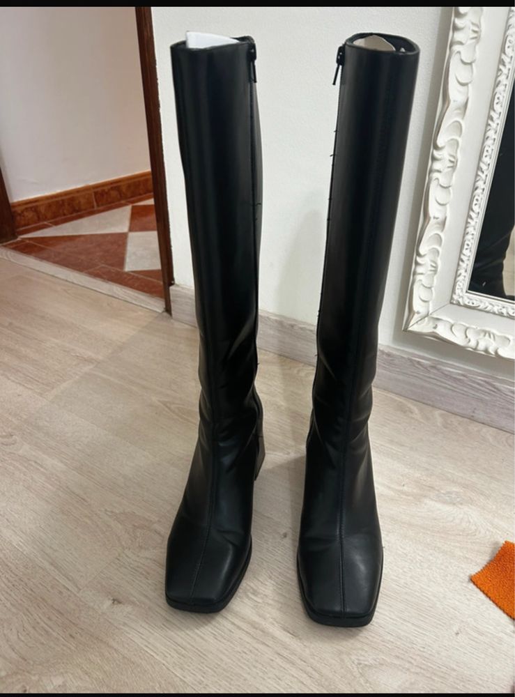 Bota Alta de Pele
