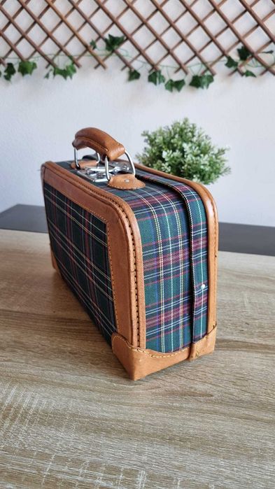 Mala Vintage Estruturada | Estilo Tartan com Detalhes em Pele