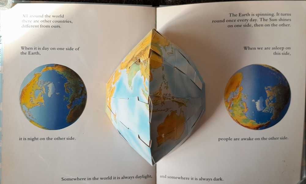 Książka My First Earth Book, j. angielski, ze stronami 3D