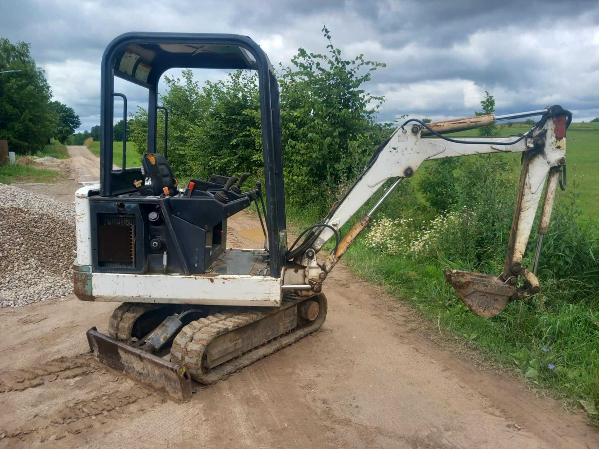 Minikoparka Bobcat 320
