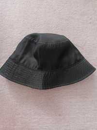 Czarny bucket hat