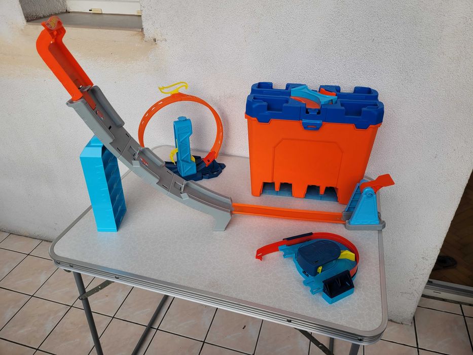 Zestaw Hot Wheels (Tor, pętla, wyrzutnia, przyspieszacz)