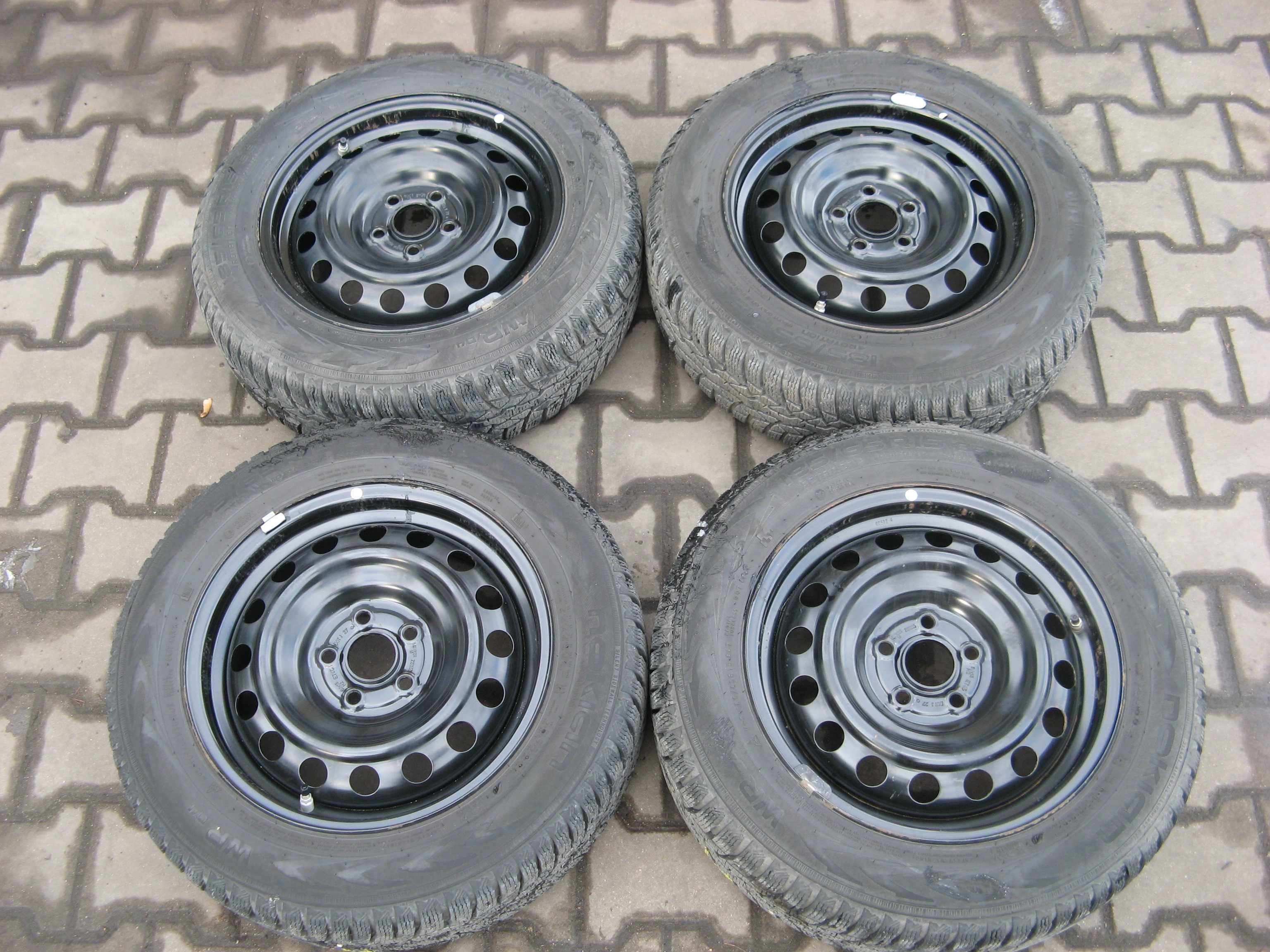 FELGI, Koła 15" 5x100,185/65R15 Nokian,TPMS Kołpaki TOYOTA Yaris XP210