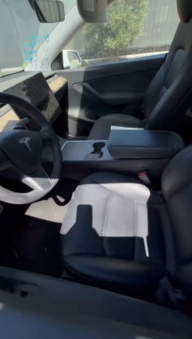 Tesla model Y 82kw dual motor Perfomance