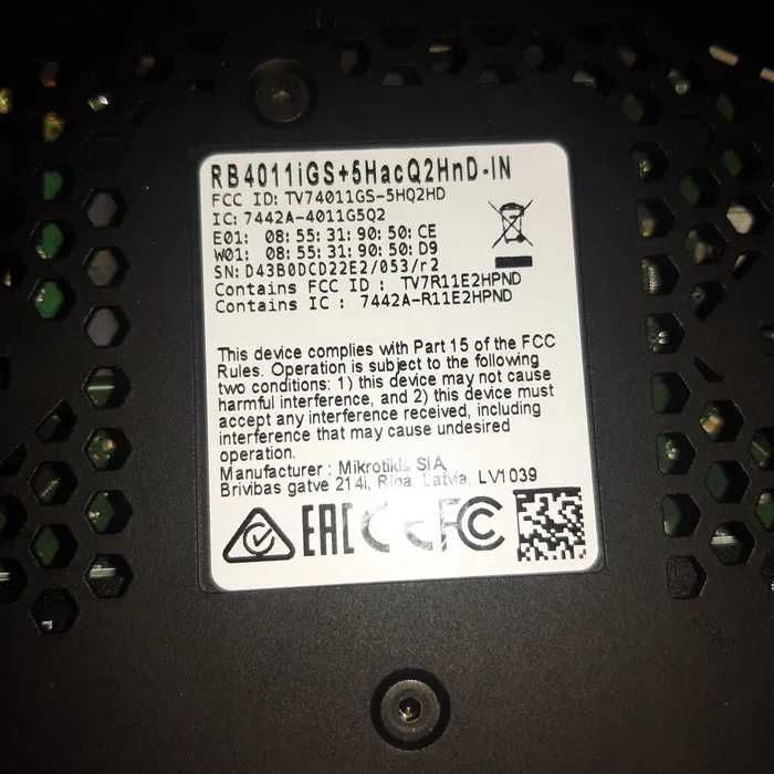 Роутер MikroTik RB4011iGS+5HacQ2HnD-IN Wi-Fi 2.4 и 5 ГГц AC 2000 мВт