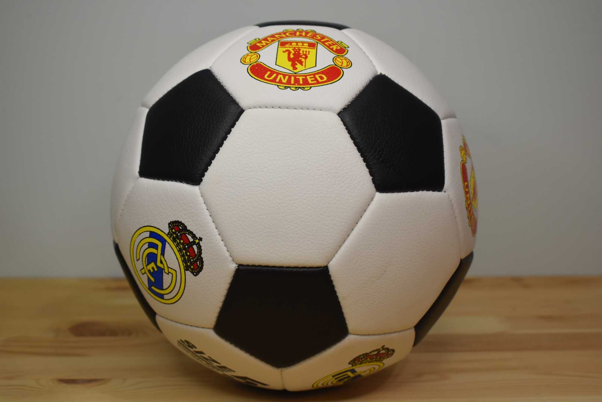 М'яч футбольний, вага 420 грамів, матеріал PU, балон гумовий