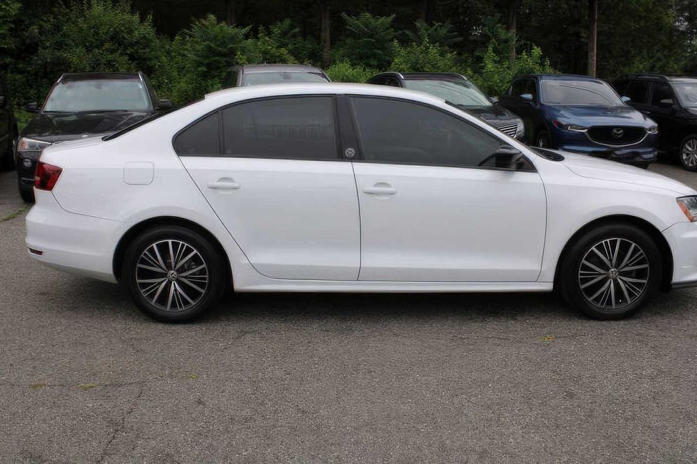 Volkswagen Jetta      2018