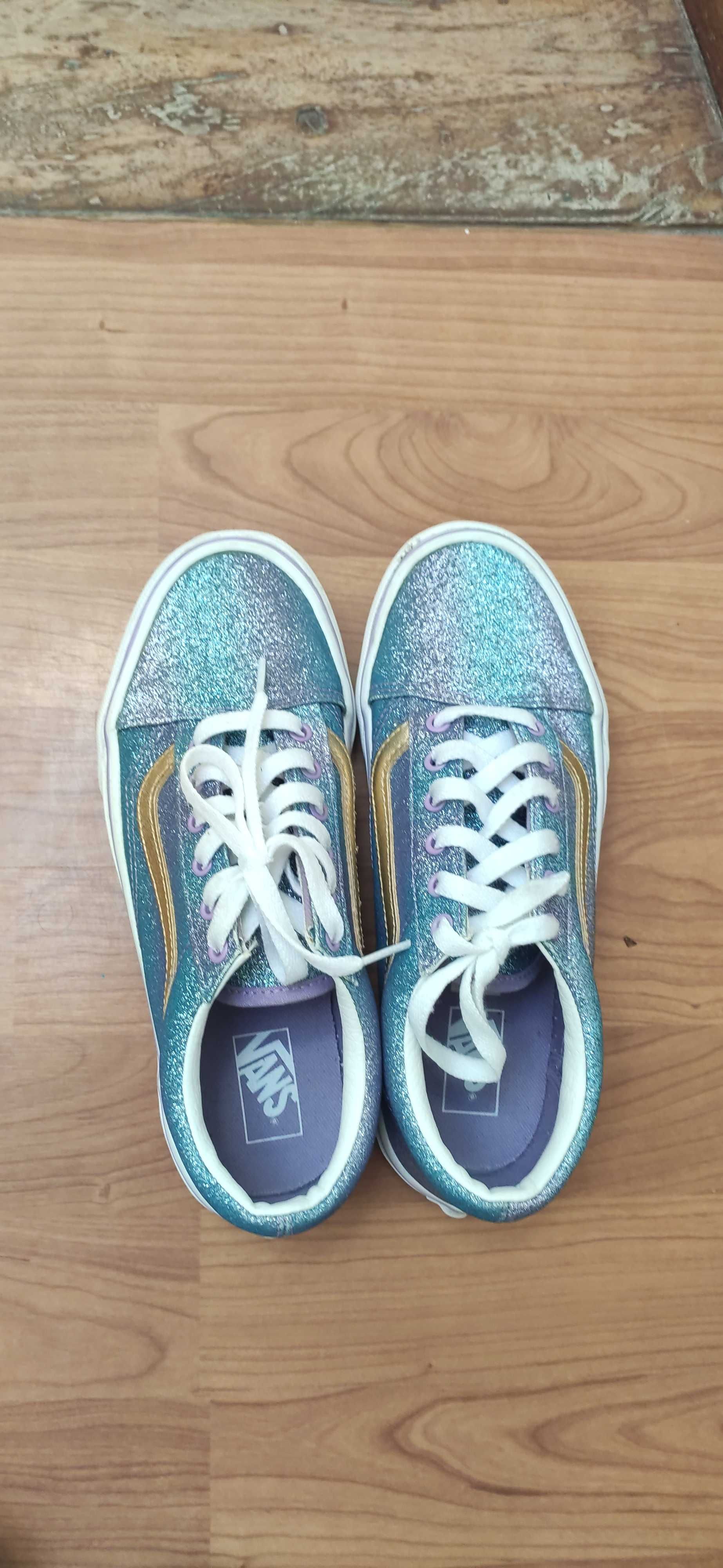 Vans Coloridas como novas