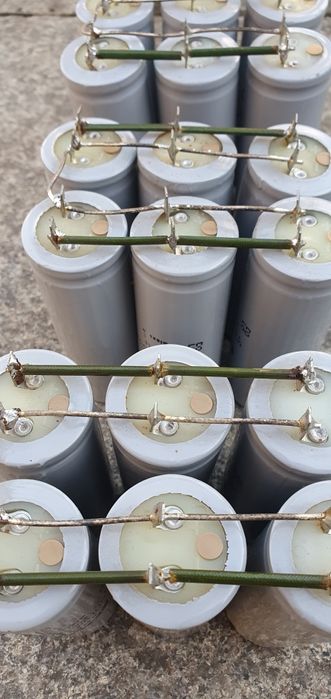 Kondensatory elektrolityczne Elwa 4700uf 63v 6sztuk..