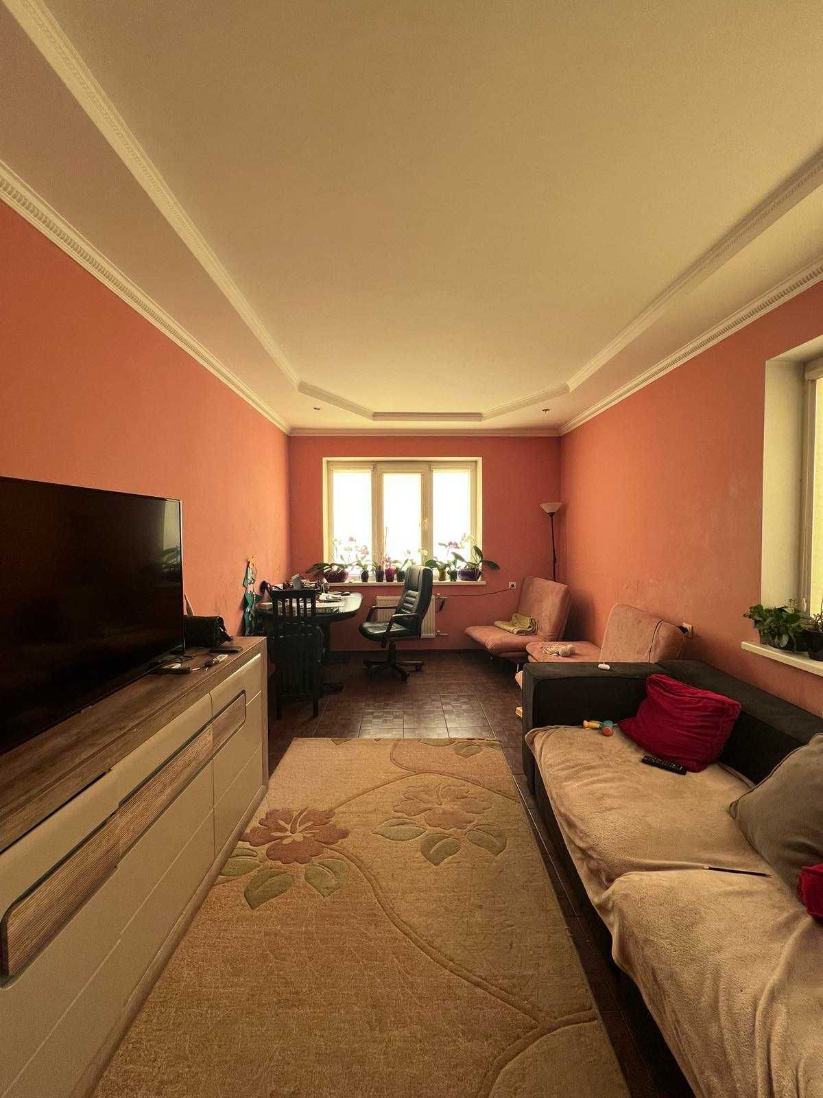 № 12393 - Продається двоповерховий будинок в центрі міста, 160 кв.м.!