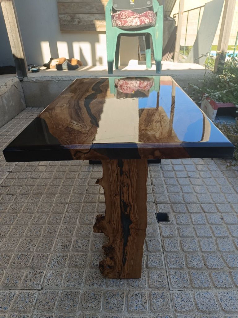 Mesa de centro em resina epoxi