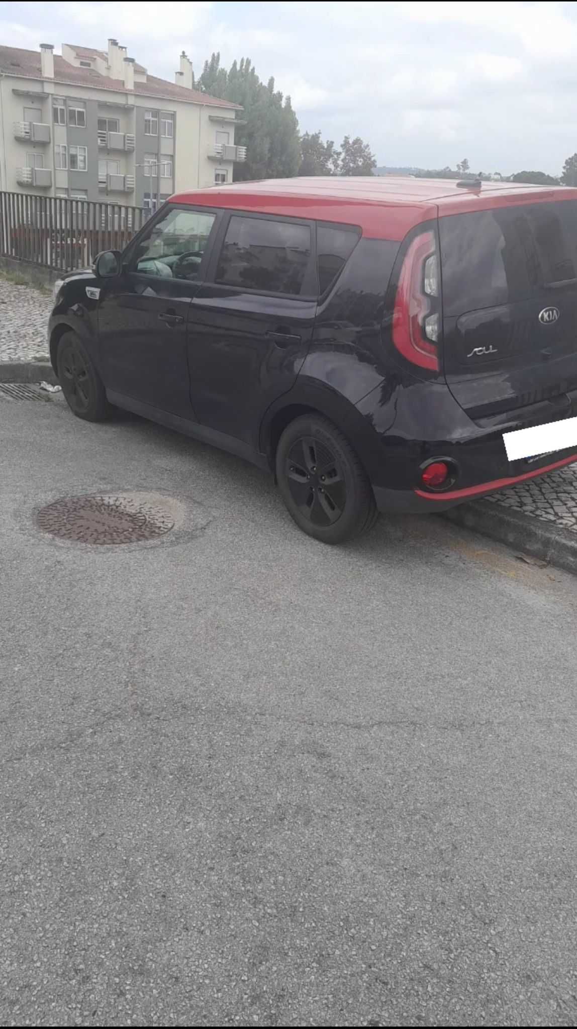 Carro eléctrico muito bem estimado,como novo!!!