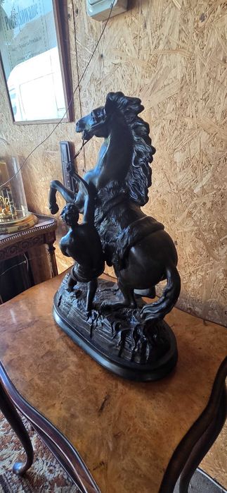 Rzeźba , figura - półnagi mężczyzna z koniem  43cm.