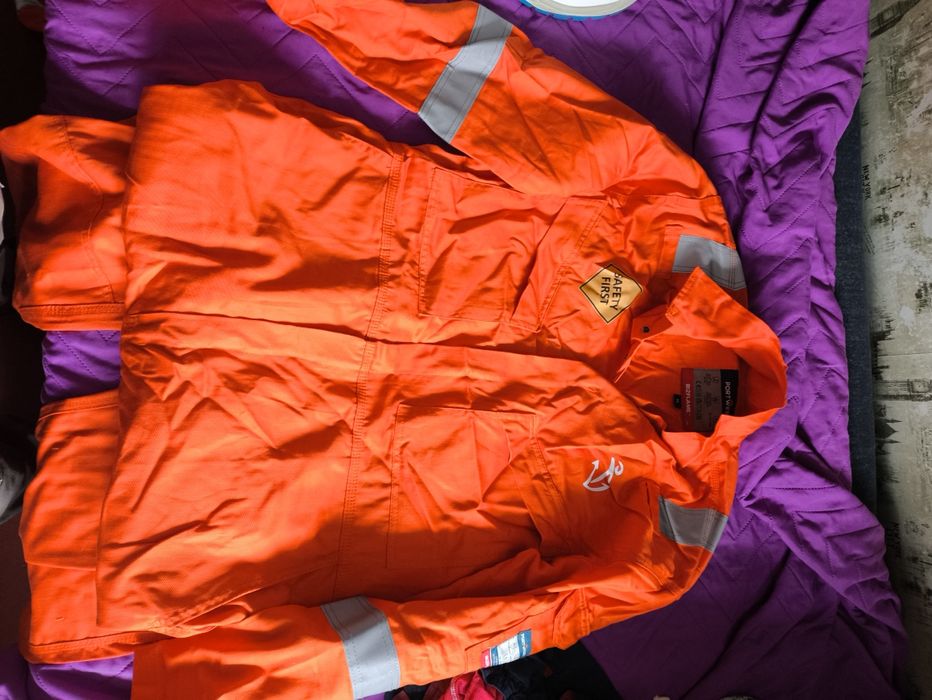 Робочій комбінезон , розмір XL.