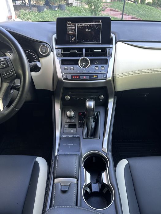 Легковой автомобиль Lexus NX 2021 року
