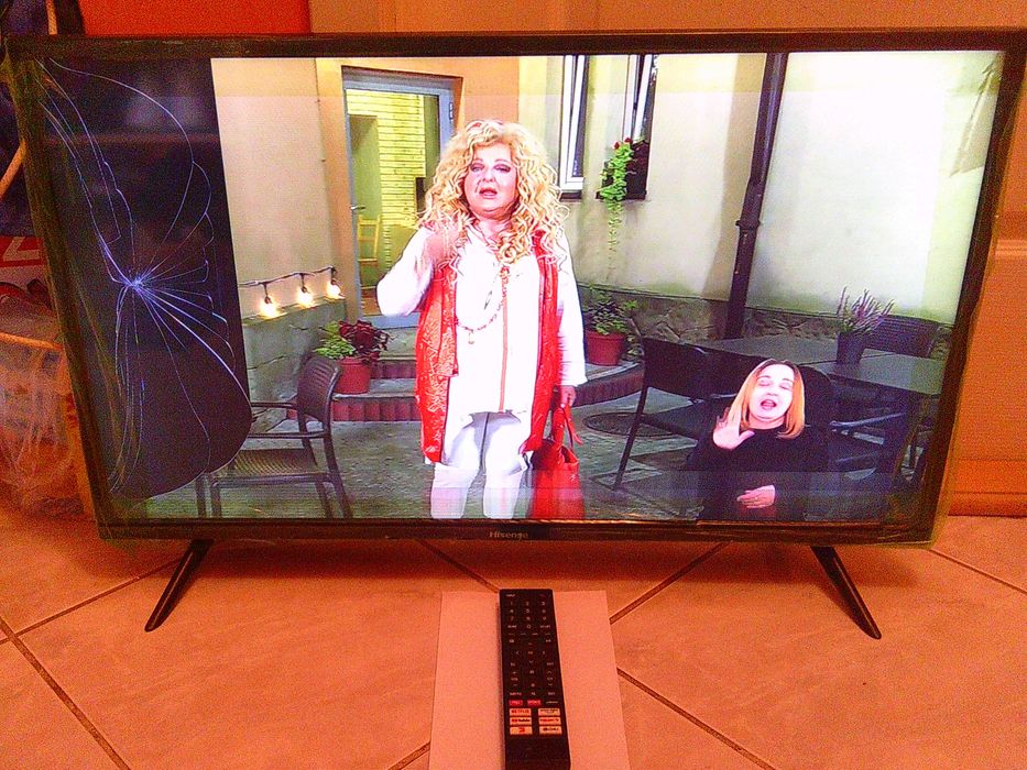Hisense 32 cale, smart,dvb-t2, hdmi,usb zbita matryca, można oglądać.