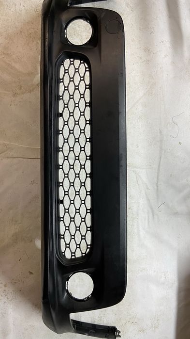 Передний бампер  Jeep Renegade