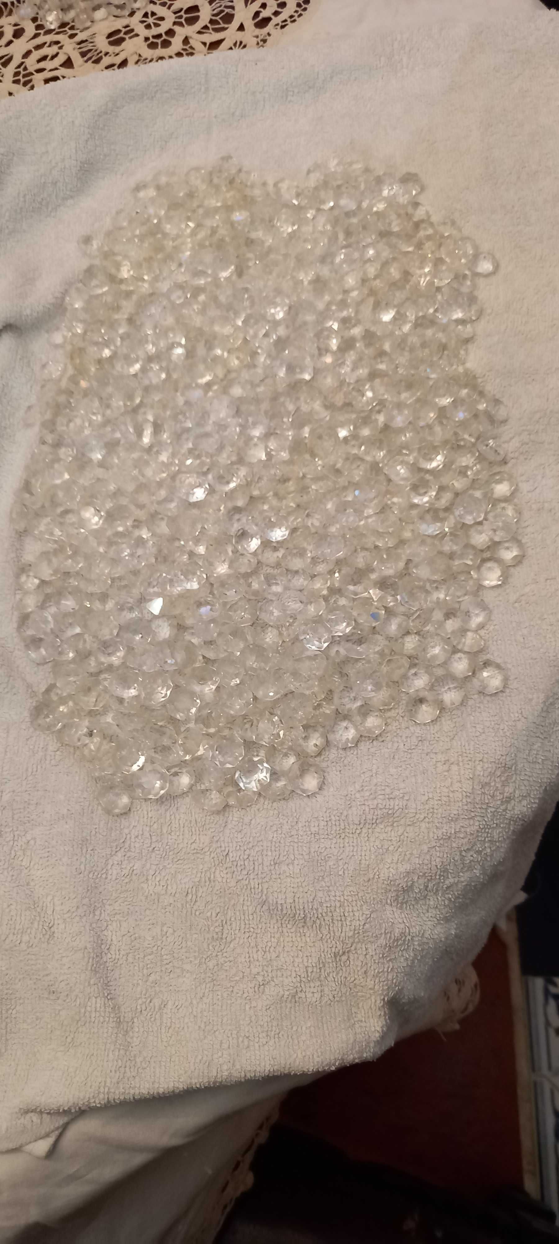 vendo 650 pedras cristais em vidro para cadeeiro