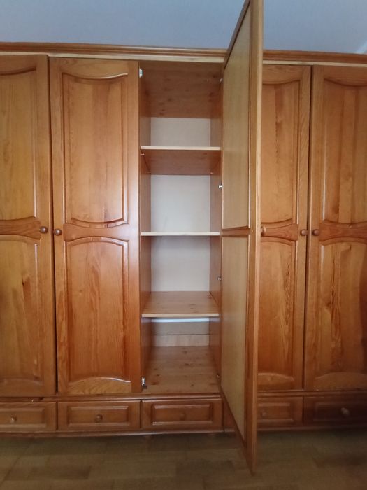 Спальний гарнітур(шафа,ліжко з матрасом, дві тумби, комод)