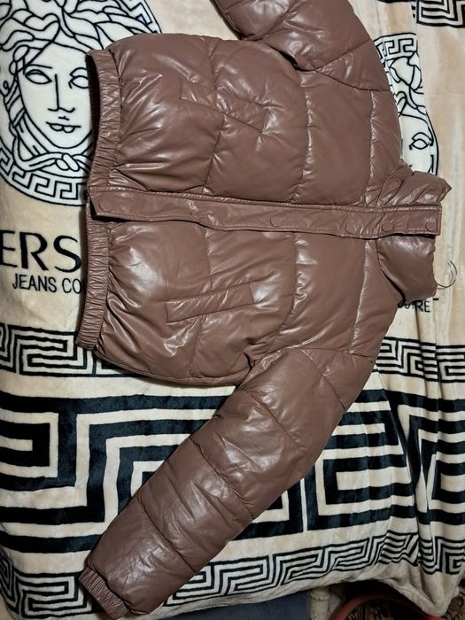 коричневая куртка